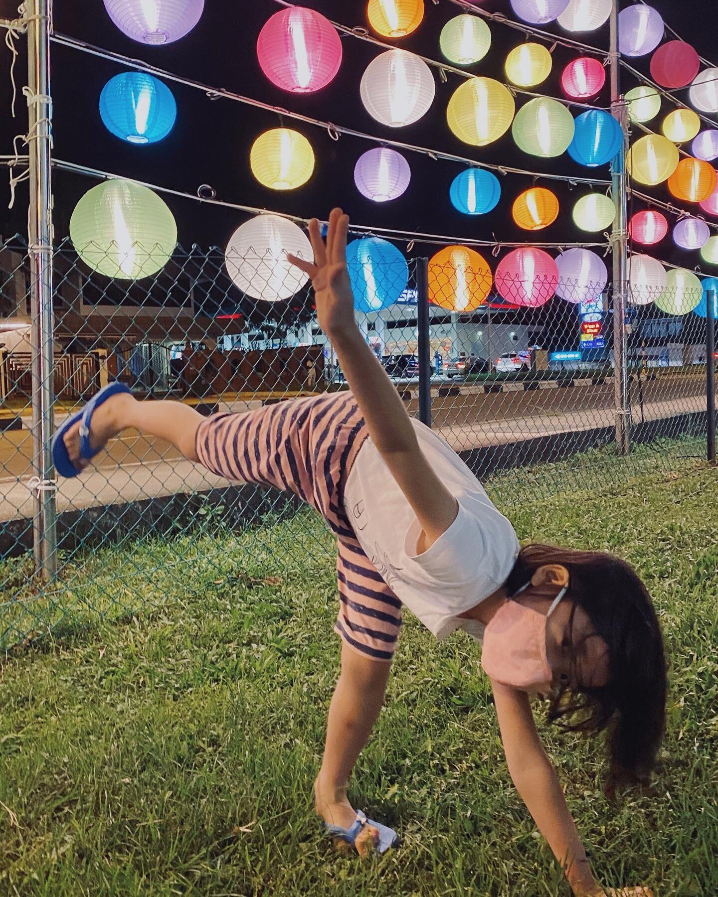 🌓 Attempting the half moon pose this full moon. 🌕  Happy mid autumn fest！