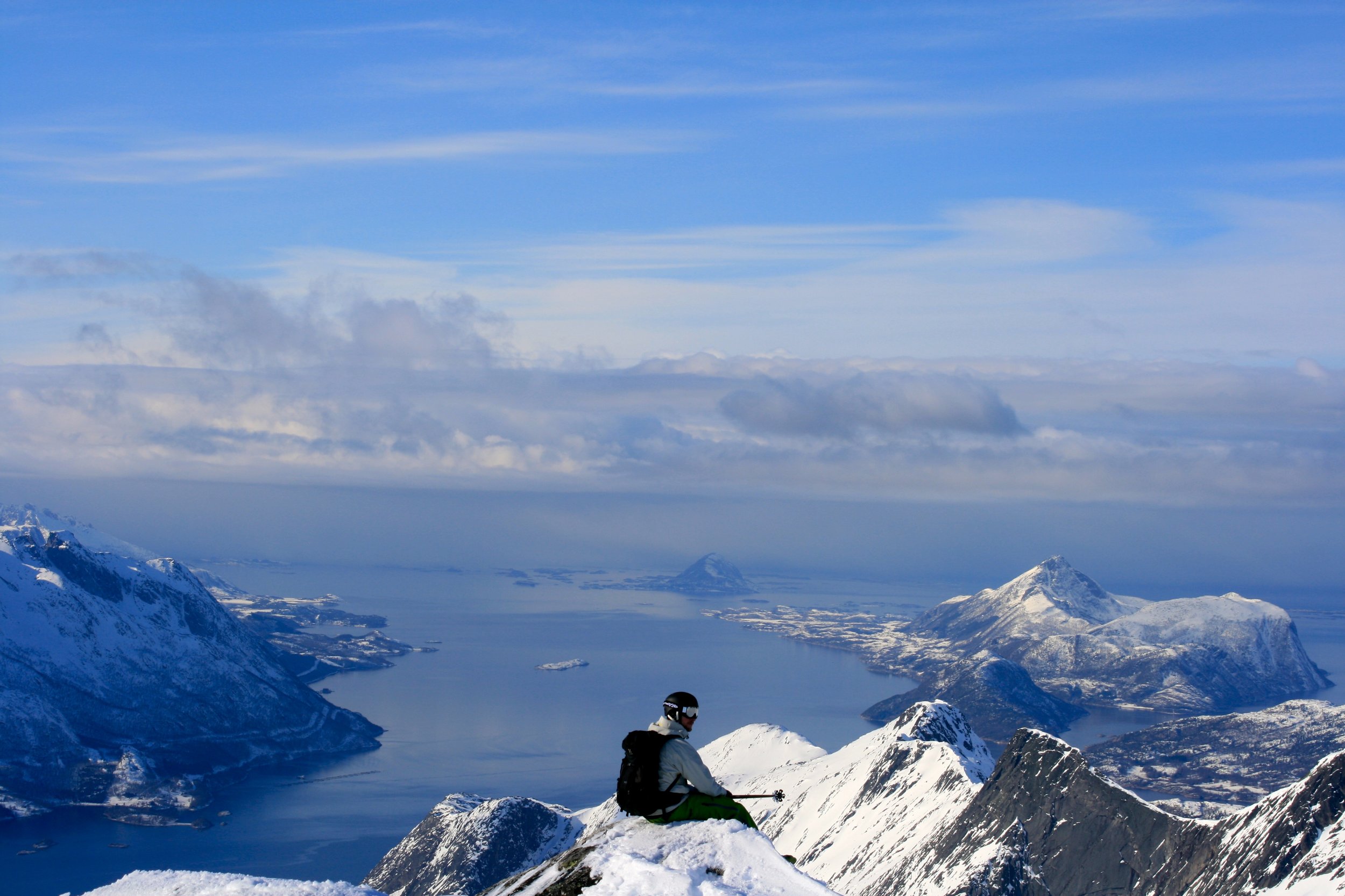 Topptur_med utsikt_i_Glomfjord_Meløy_Adventure.jpeg