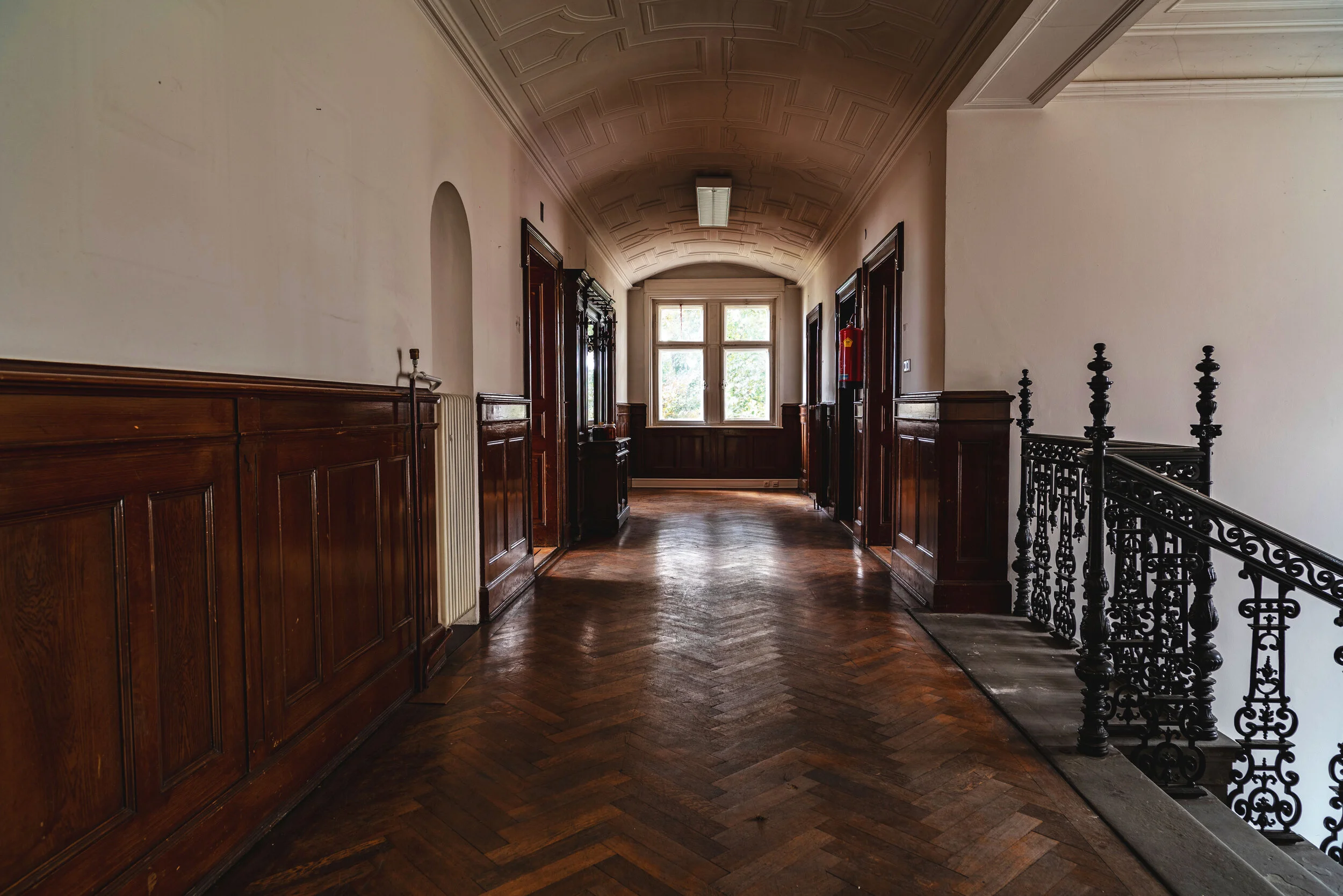 Loruenser-Villa_Innenaufnahme_Gang_c_JuergenSchaeper.jpg