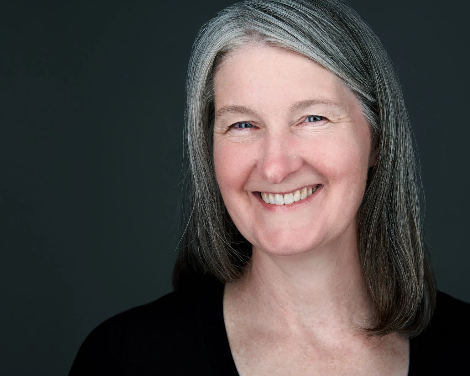 200f2-ottawa-headshot-photographer-Momski 19 May 201948542-Capture-Web 1.jpg