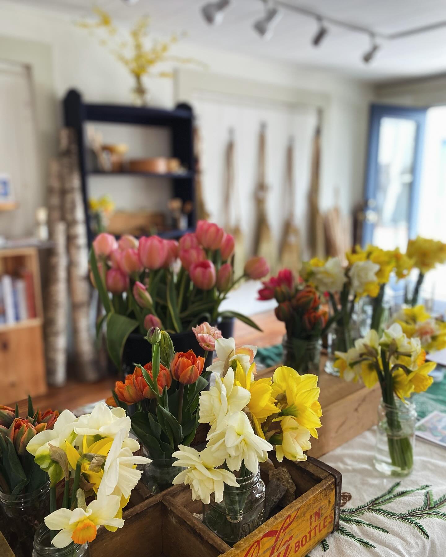 Our #flowerpopup was good fun at @villagehandcraft yesterday. We met great people and chatted veggies, flowers and #hungerinmaine. We also gave some #flowerjoy to Deb at @reds_eats  and other local shops including @wbaygallery @oldandeverlasting and 