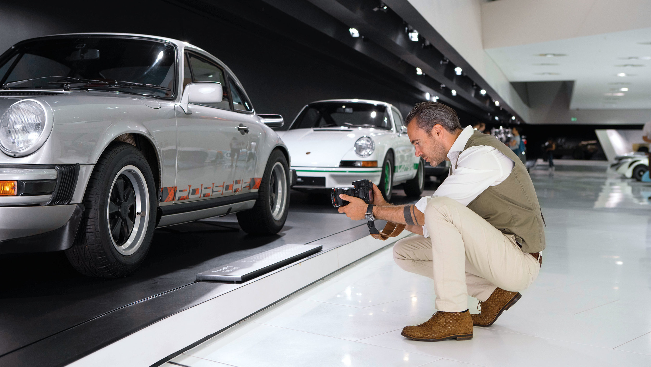 Etienne Salomé photographs a Porsche 