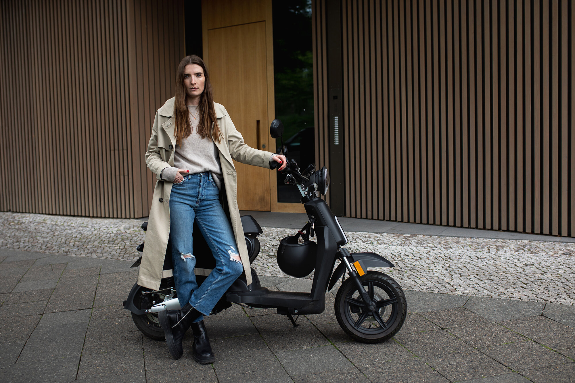 Britta Reineke, founder of ellectric tests the e-scooter from Vostok