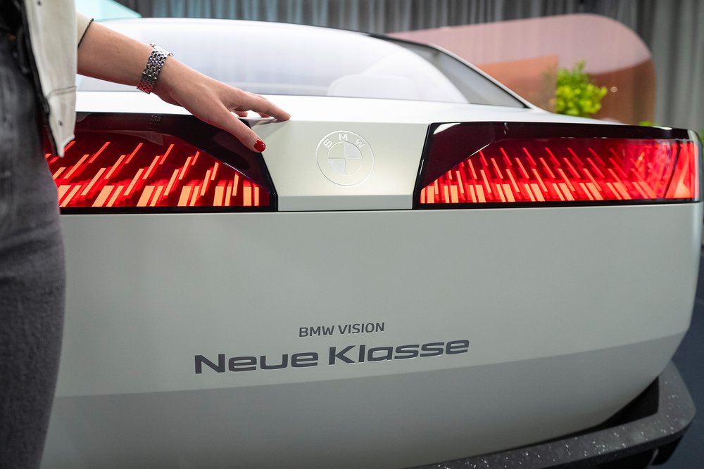 The taillights of the BMW Vision Neue Klasse
