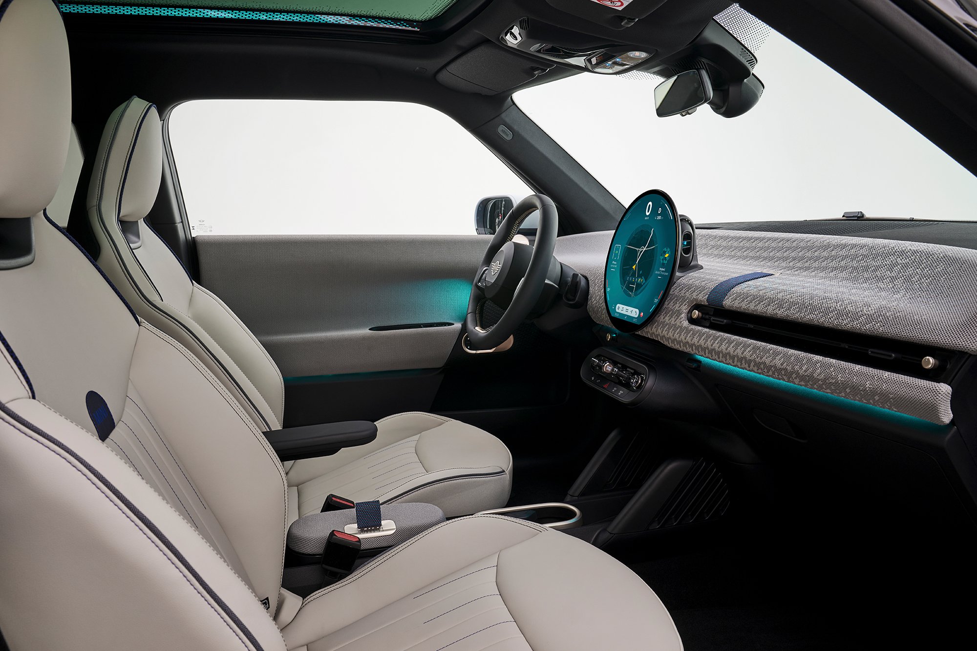 The front seat and dashboard design of the new all-electric MINI Cooper 