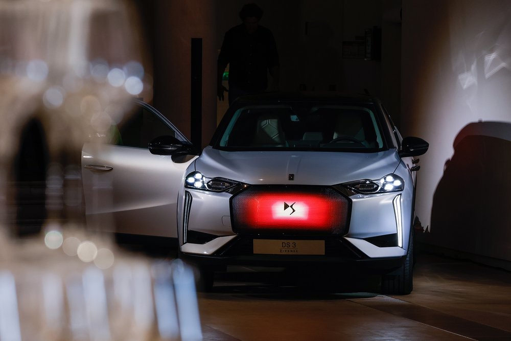 Lyse Drouaine triumphs in the DS x METIERS D'ART competition to illuminate the DS 3 E-TENSE grille