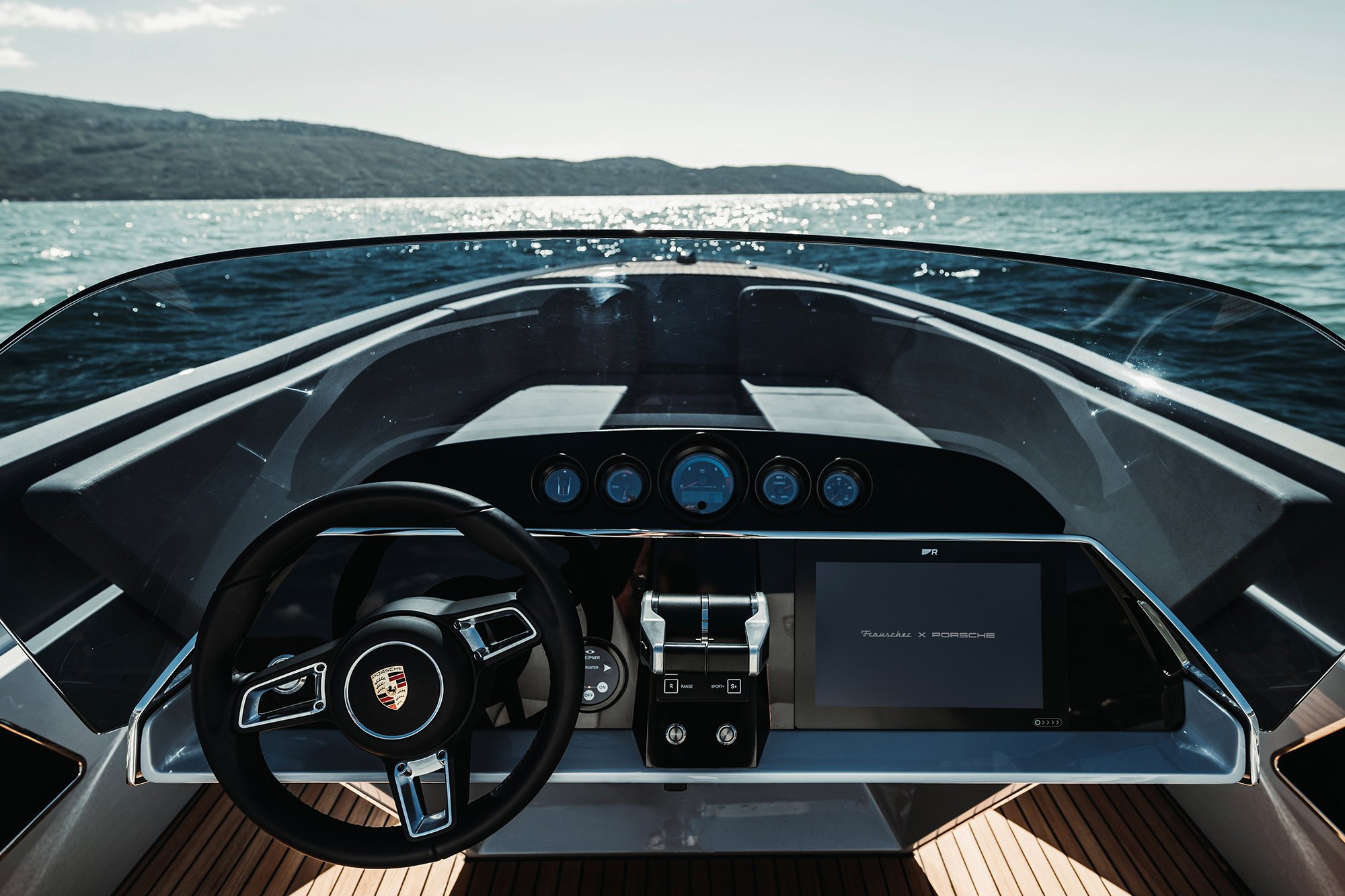 The interior design and the cockpit of the Porsche Frauscher 850 Fantom Air electric boat