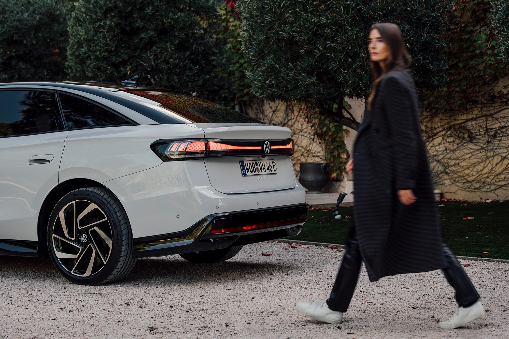 Britta Reineke, founder of ellectric walking at the rear design of the VW ID.7