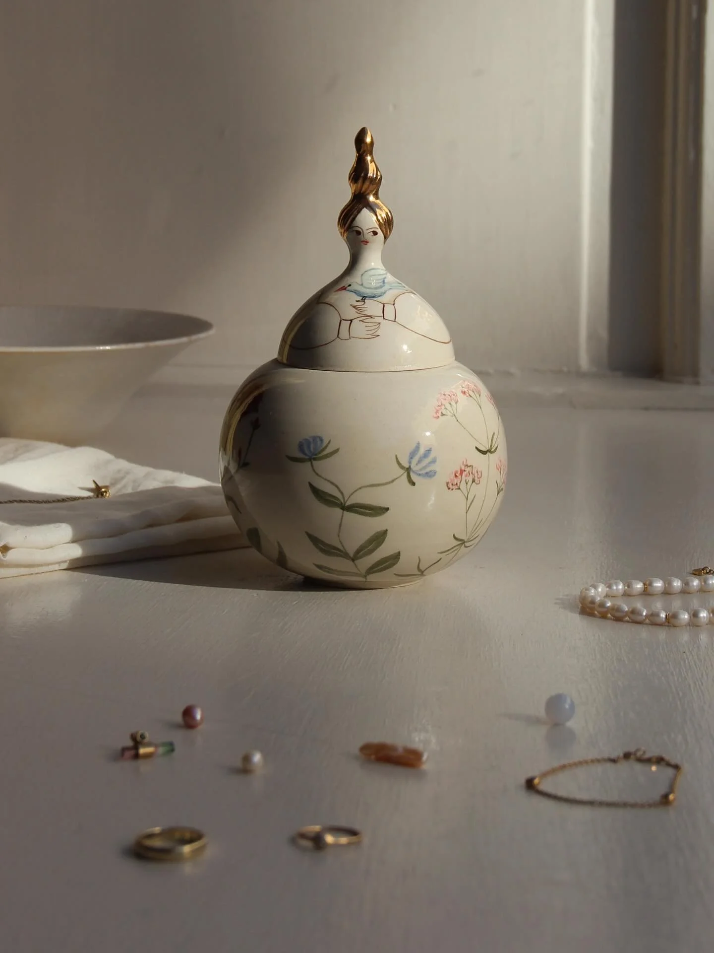 I aften klokken 20 er der en ny kollektion online. Du kan finde link til webshoppen p&aring; mln bio. 
Der vil v&aelig;re m&aring;l p&aring; alle - st&oslash;rrelserne varierer rigtig meget.