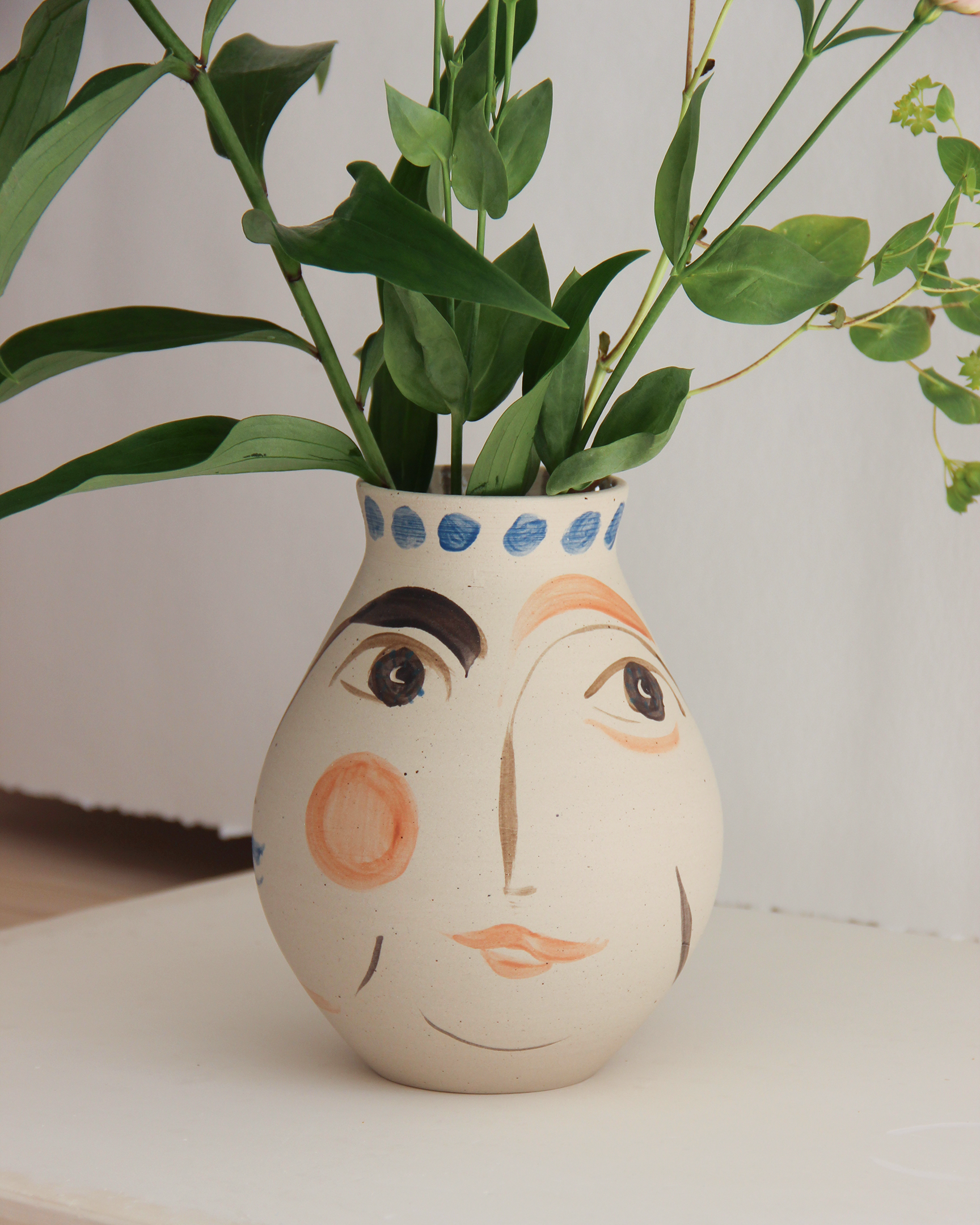 Vase_bluedots_03.png