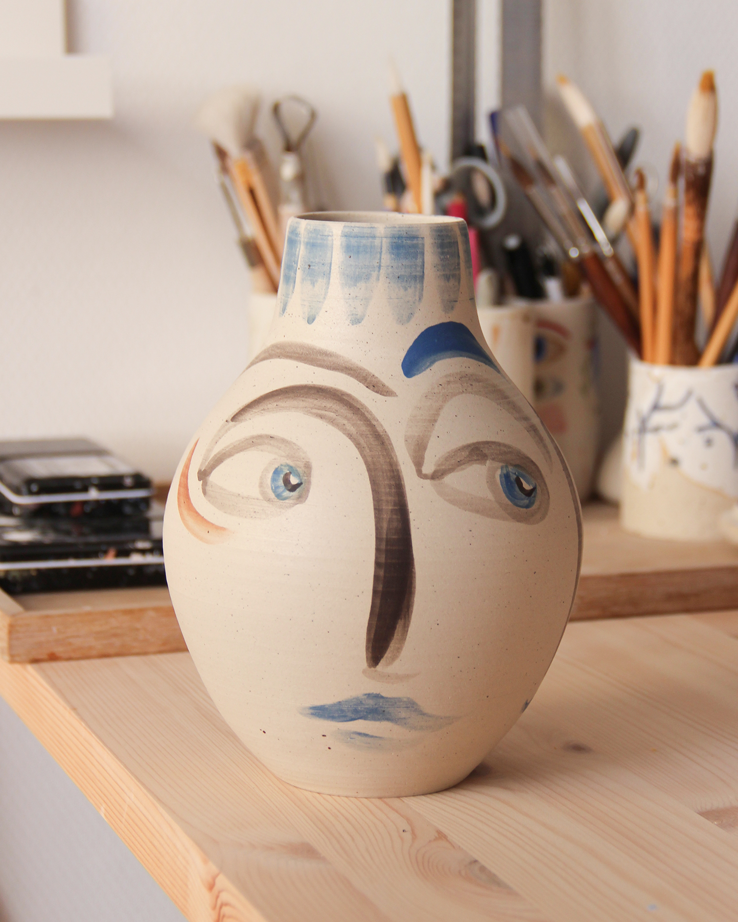 Vase_bluestrokes02.png