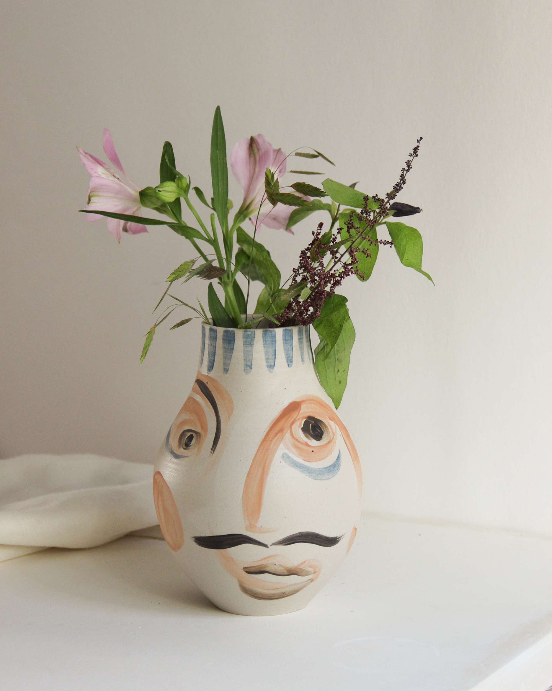 Vase_moustache01.png