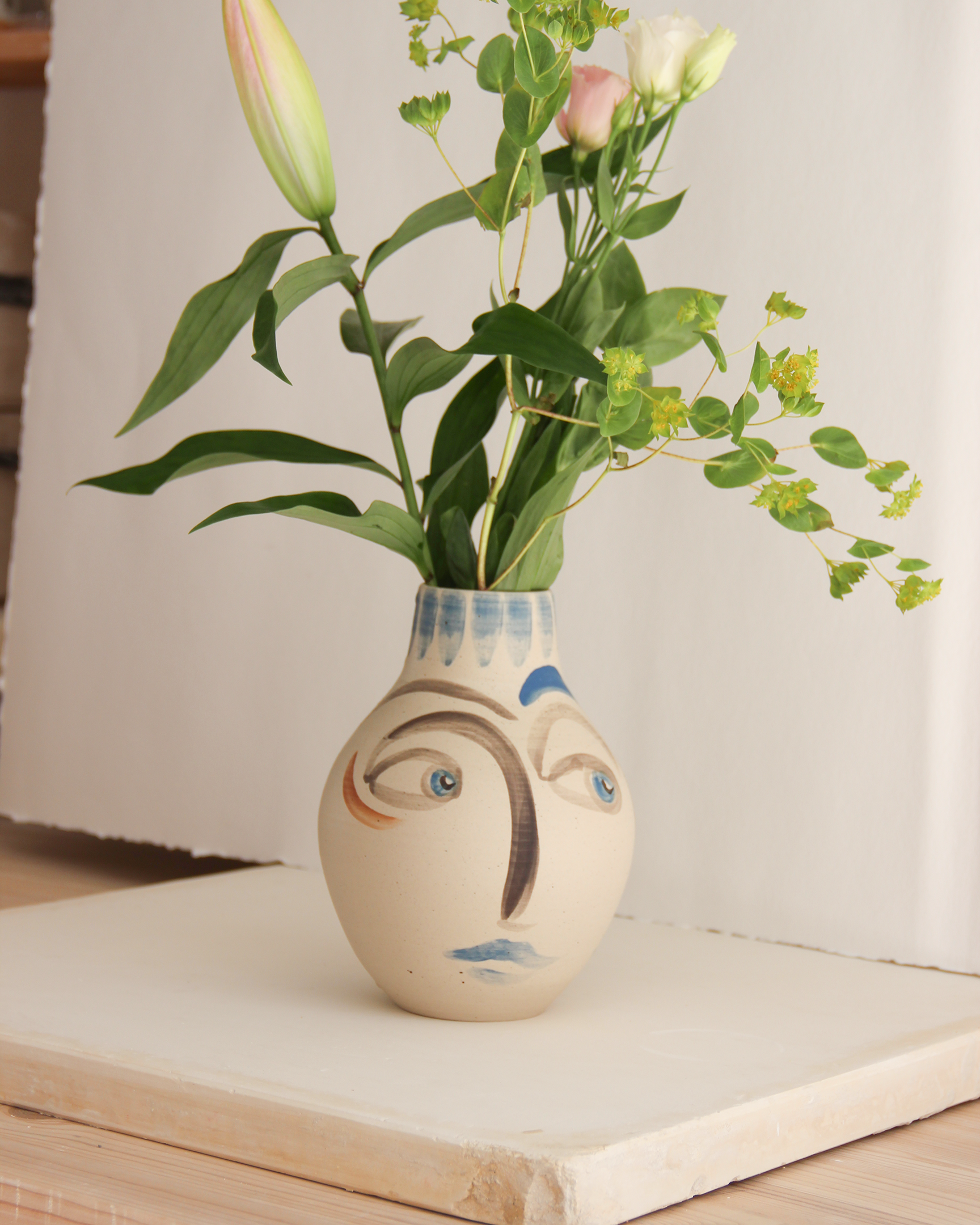 Vase_bluestrokes03.png