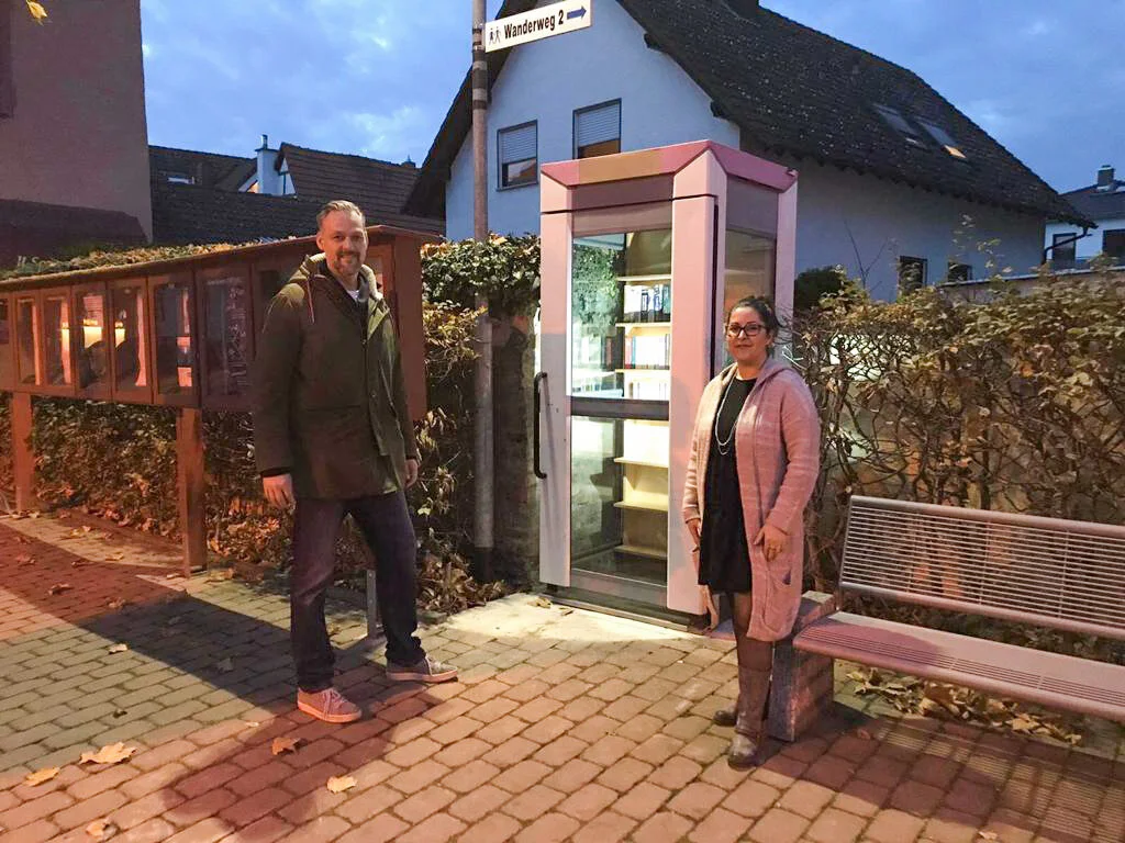 Büchertelefonzelle steht nun auch in Gronau