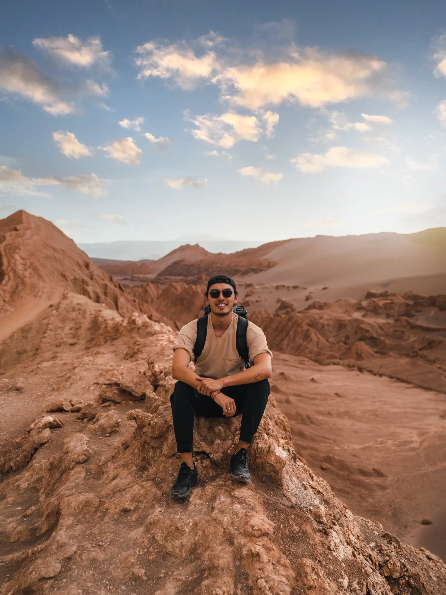 Je m&rsquo;appelle Kungitto. Streameur sur Twitch. Je fais des lives IRL o&ugrave; je voyage pour partager la culture, l&rsquo;histoire et la gastronomie de pleins de pays qui ne sont pas forc&eacute;ment sur vos listes. 

L&agrave; on est dans le D&