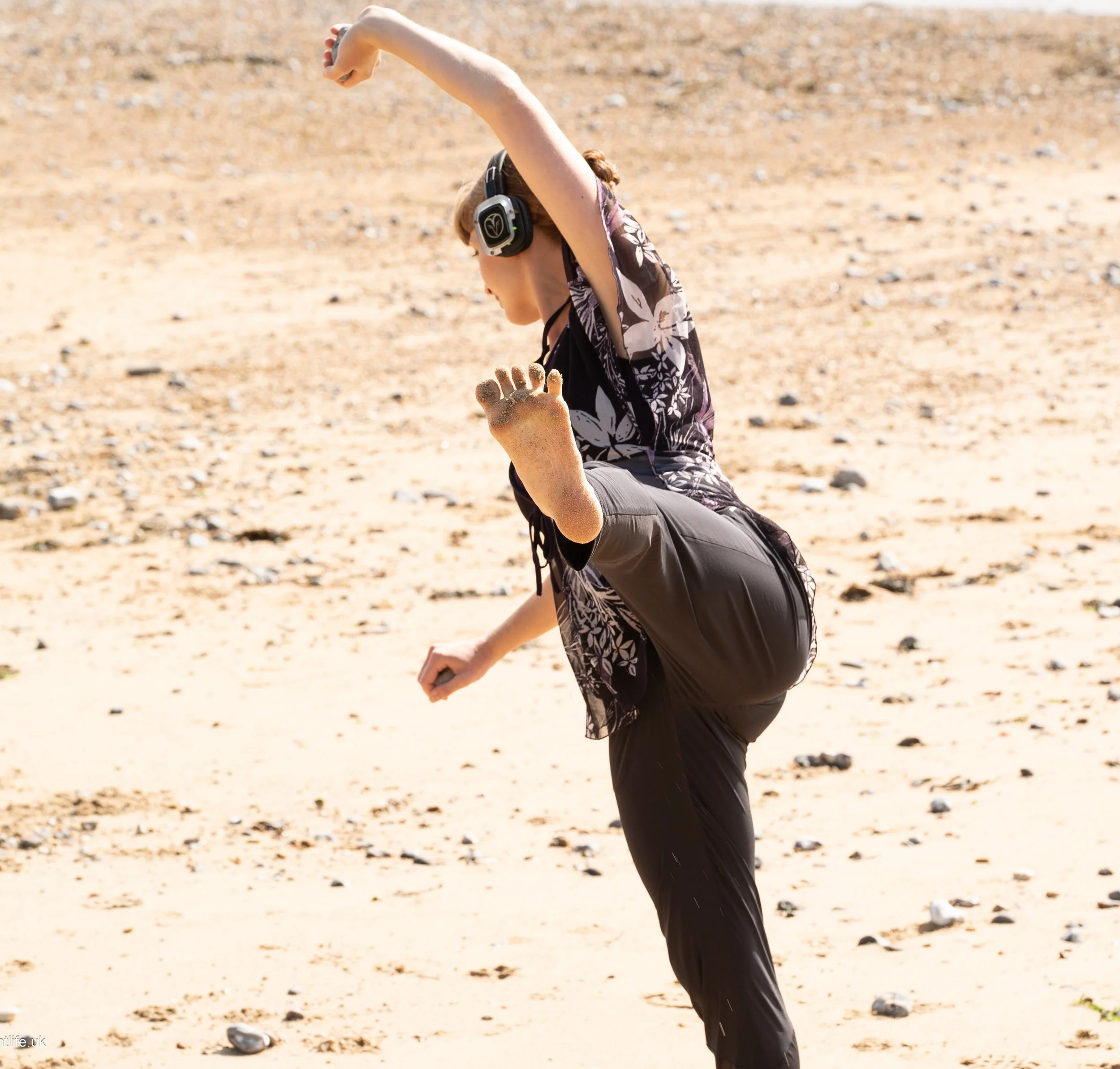 Yanaëlle Ritter in ‘Surfaces’ (2023), photo Steven Cropper