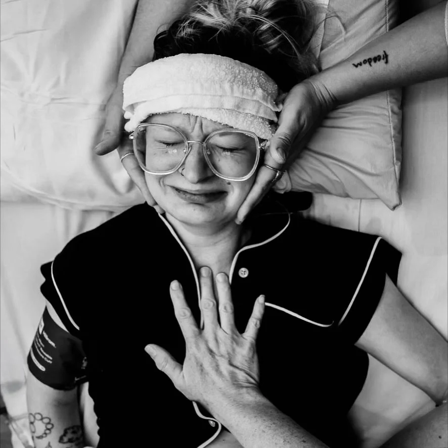 Get you a birth team that quiets the noise around you.
The ones who hold your face, steady your chest, and walk with you through every breath💛 
#denverdoula
#denverbirth
#birthphotography
#birthsupport
#physiologicalbirth