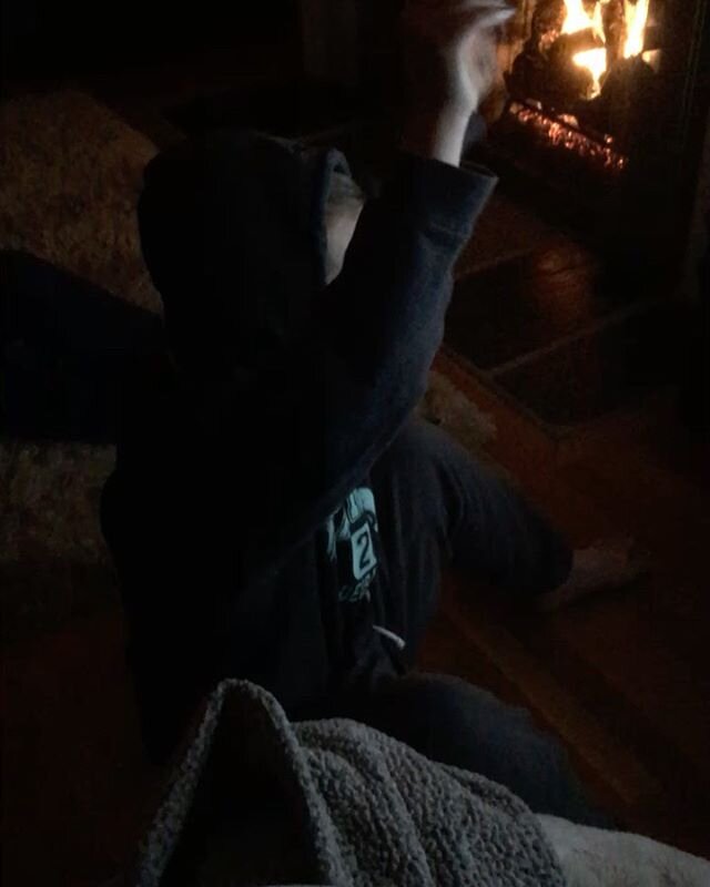 We watched #jerseyforjersey tonight and my favorite was when @charlieputh performed! And who from NJ doesn&rsquo;t love @springsteen Jersey Girl?! Cozied up by the fire with my family. &ldquo;Down the shore everything&rsquo;s alright&rdquo; ❤️ #stayh