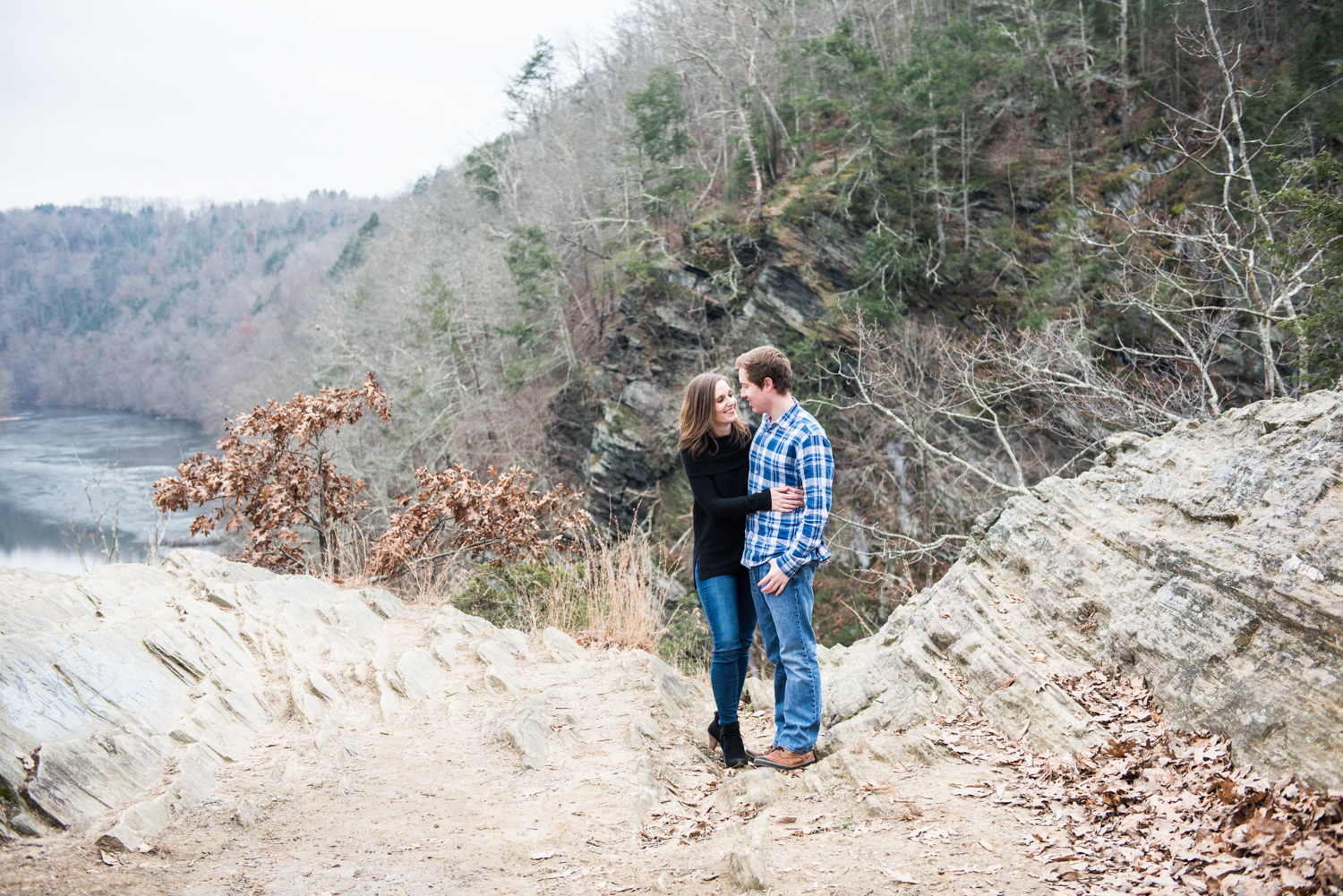 lovers-leap-park-engagement-session-new-milford-ct-9.jpg