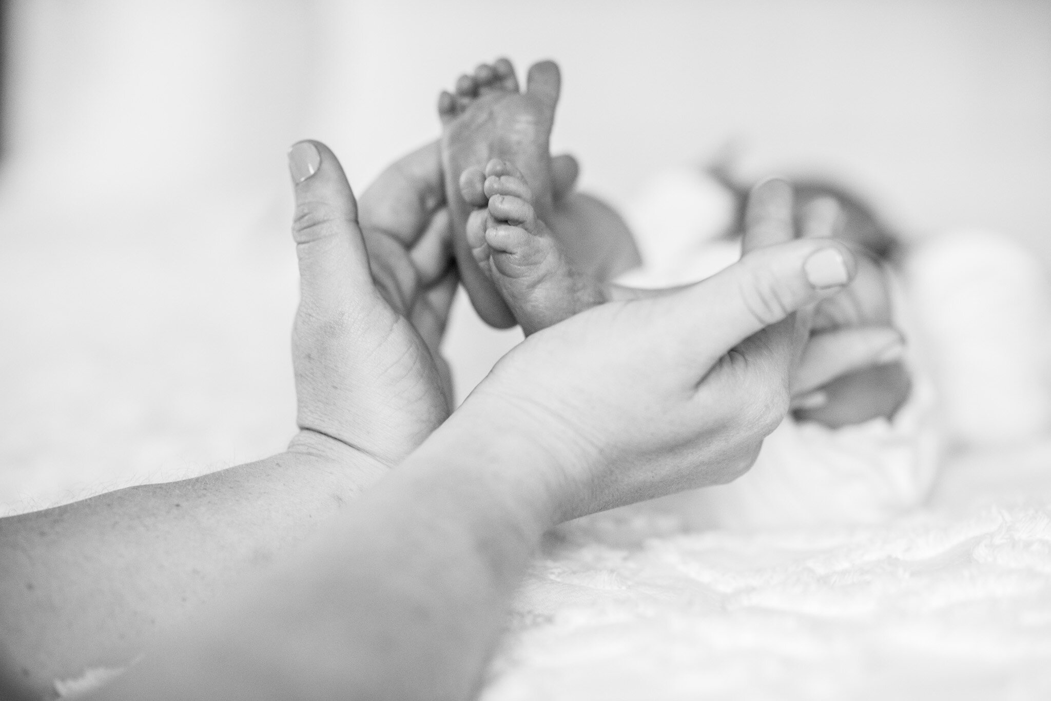 connecticut-newborn-photographer-natural-in-home-newborn-sessions-14.jpg