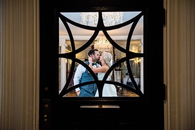 Do we like color or black and white?
@lounsbury_house 
.
.
.
.
#weddingvenuesct #connecticutweddingvenues #lousburyhouse #lounsburyhouseweddingphotographer #lounsburyhousewedding #ridgefieldwedding #ridgefieldweddingphotographer #ridgefieldweddingven