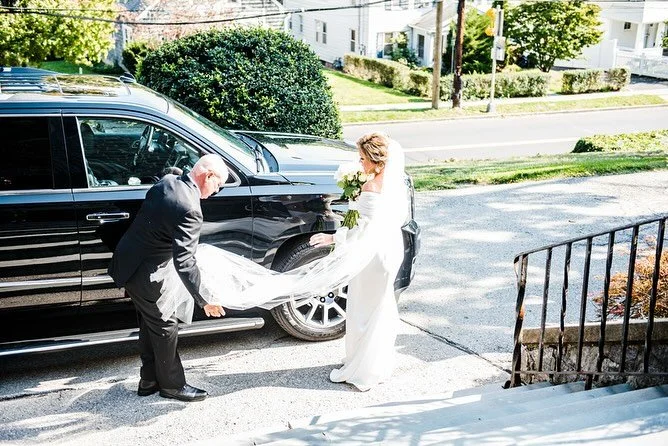 Bride&rsquo;s dad helping her with the veil just before the ceremony at St Maurice Church in Stamford, CT. 

Dads at weddings is a whole other level of connection, commitment and dedication. 

Do we like color or black and white?

#stamfordweddingpho