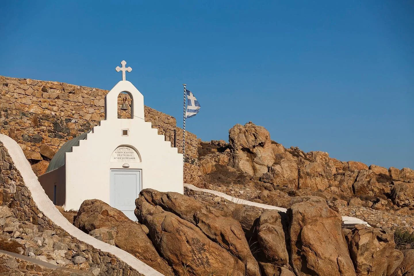 Today we celebrate 200 years of Greek Independence! &Chi;&rho;ό&nu;&iota;&alpha; &Pi;&omicron;&lambda;&lambda;ά &Epsilon;&lambda;&lambda;ά&delta;&alpha; 🇬🇷

#greece #greekindependenceday #villastjohn #mykonos #greekislands #greeksummer