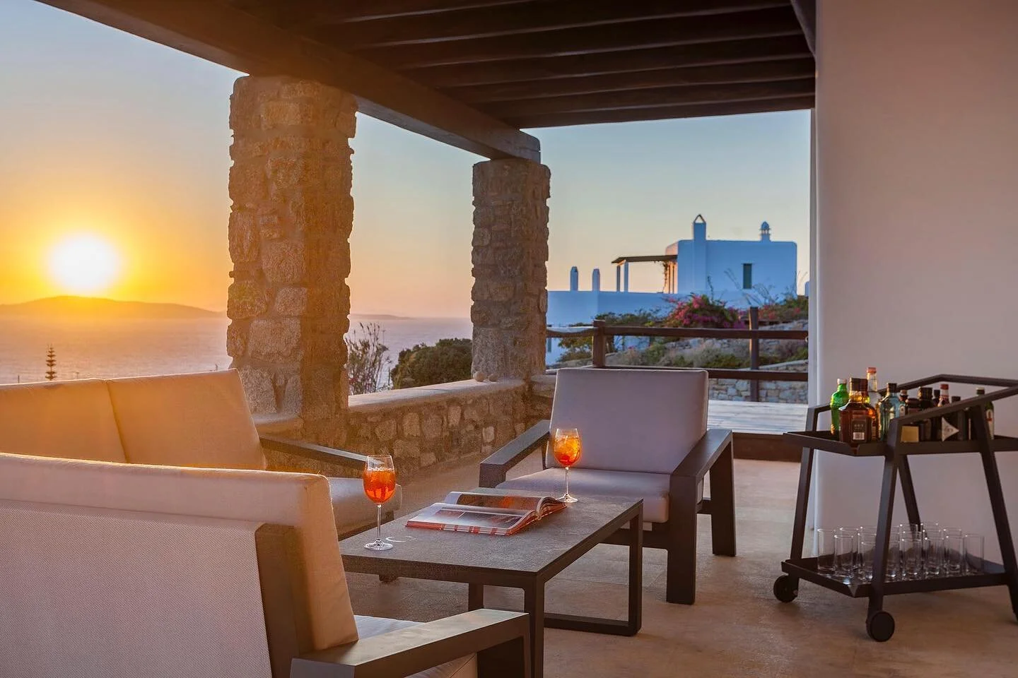 Cheers to a never-ending summer ☀️🍹 #villastjohn #summer #aperolspritz #aegean #blue #sunset #mykonos #cyclades #greekislands #summeringreece #visitgreece #summerrental #rentalproperty #venue #infinitypool #outdoorfurniture #yingyang #architecture #