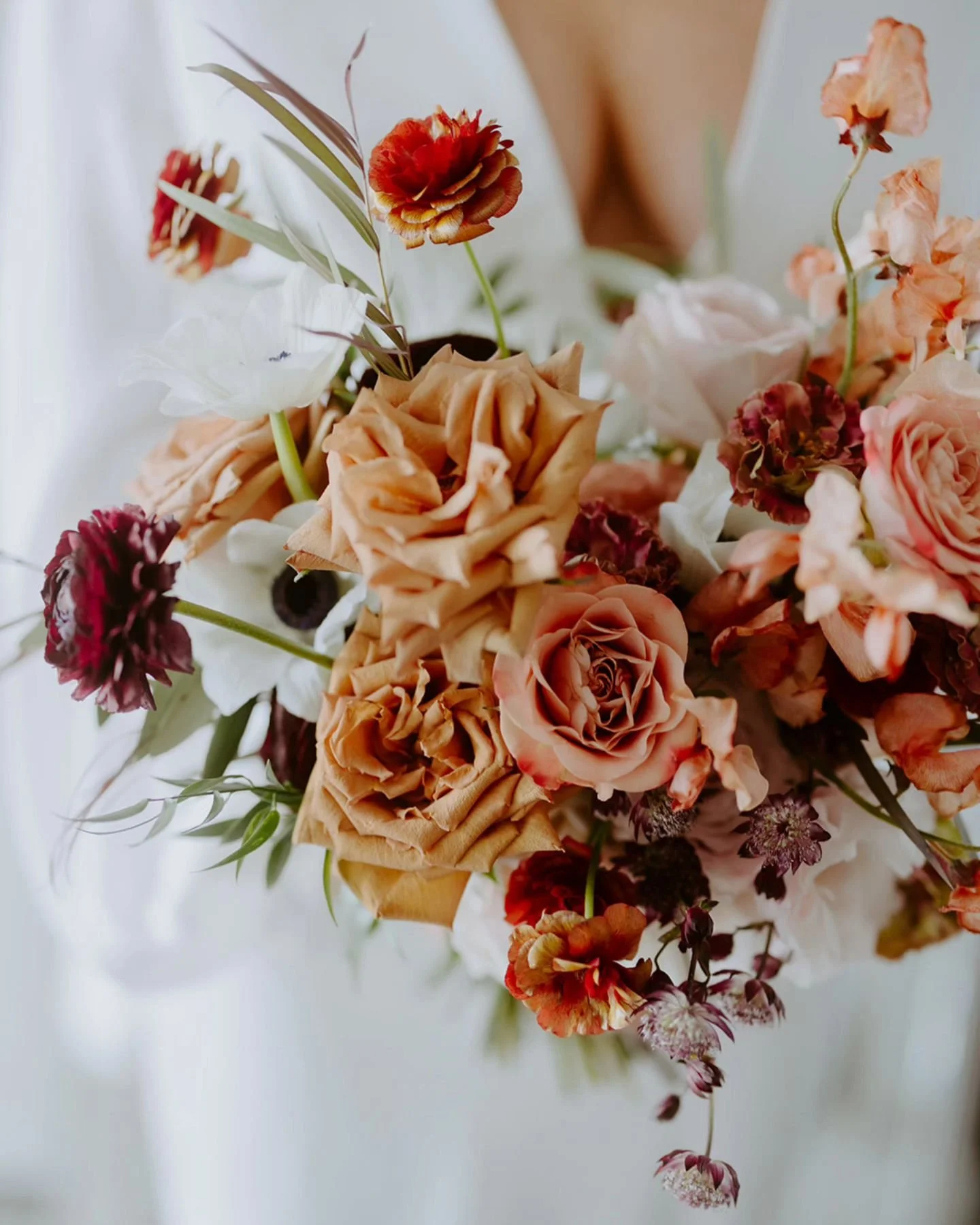 Just a moment for this bouquet 🥀

#fallweddingbouquet #warmneutrals #bridesbouquet #colorpaletteinspiration #bouquetinspo #winterbride #newjerseybrides #battellowedding #njweddingflorist #newjerseyweddingflorist #apetaltopeddle