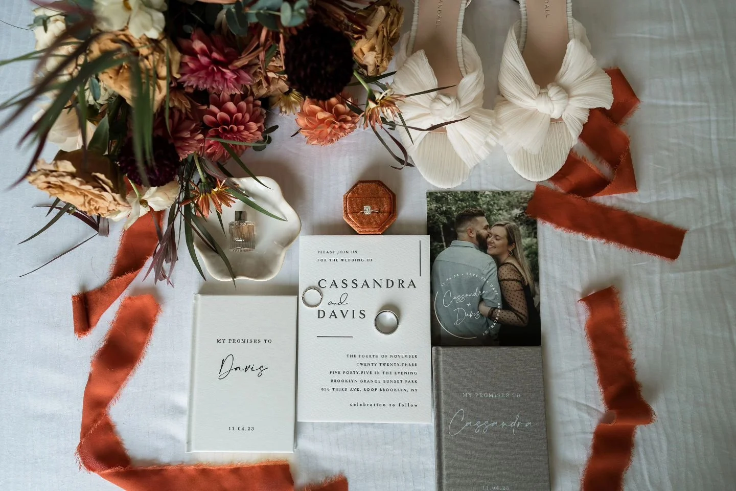 A Fall Flat Lay 🍂 with a color palette of white, cream, terracotta, and burgundy. Do you love a flat lay? We certainly do 🥀

#weddingflatlay #weddingflorals #weddingphotography #novemberwedding #terracottawedding #burgundywedding