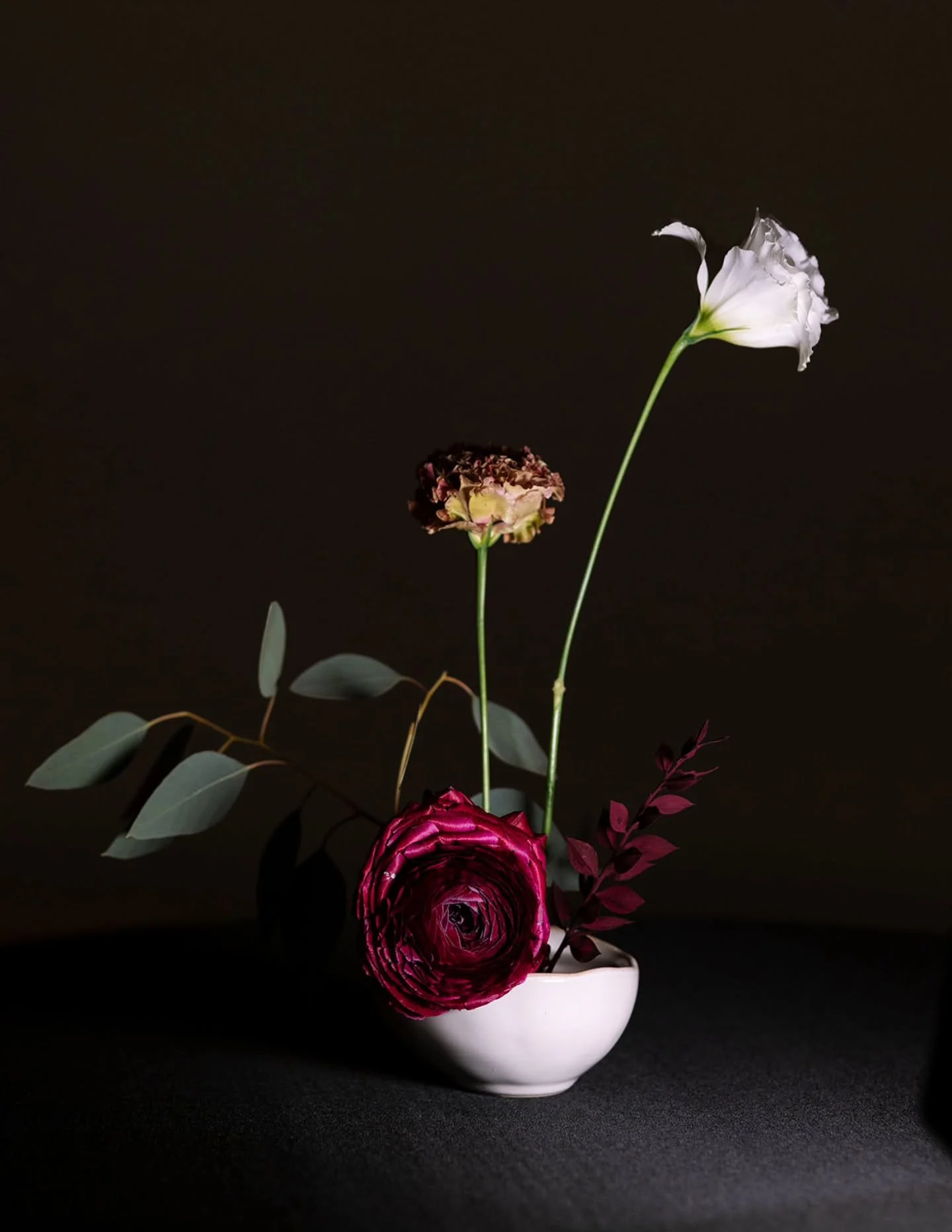 Grateful for another year of creating beauty for moments that matter most. Wishing you a holiday season filled with warmth, quiet, joy, and a little extra magic.

Photo by @dreamstreetphoto 

#happyholidays #holidayseason #winterflorals #quietreflect