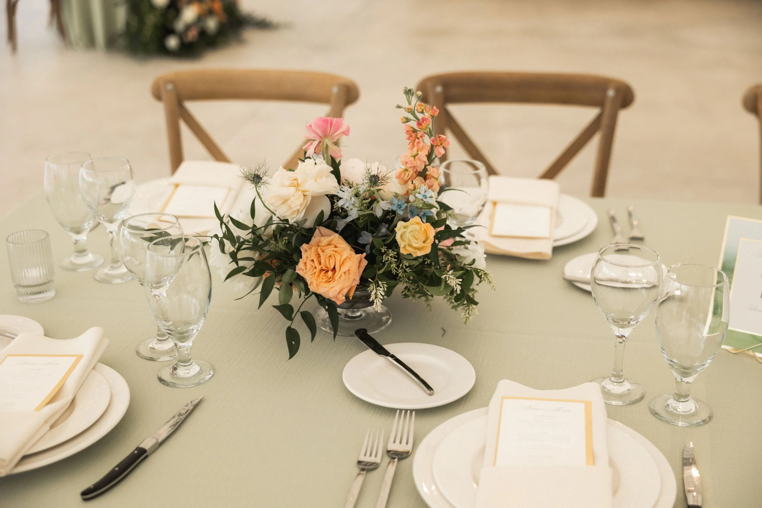 Petite Guest Table Floral Detail | Kenoza Hall Catskills Wedding