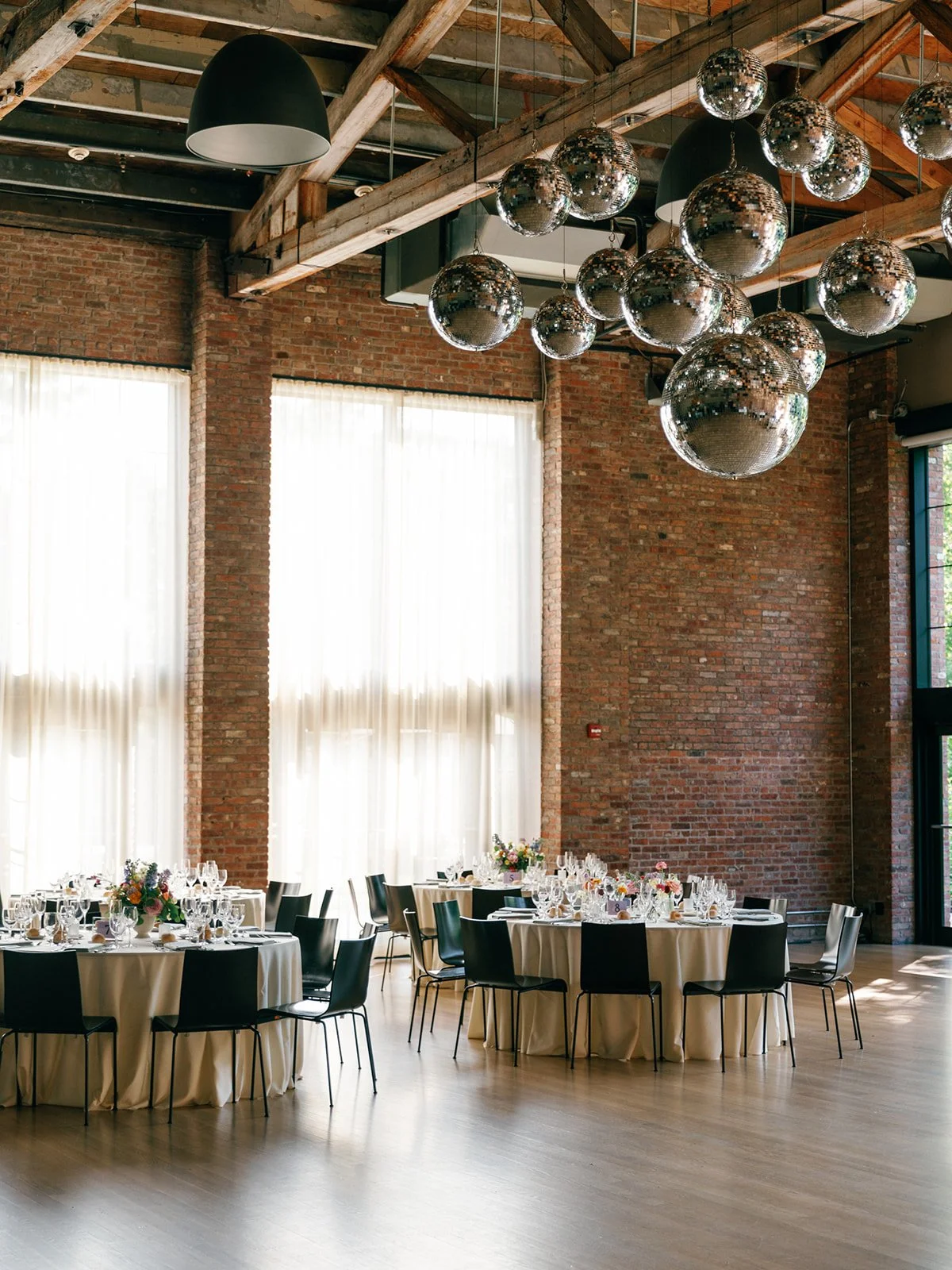 Reception Room Floral Design | The Roundhouse Beacon