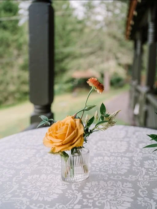 Bud Vase Cocktail Table Florals at Spillian | Catskills Wedding Flowers