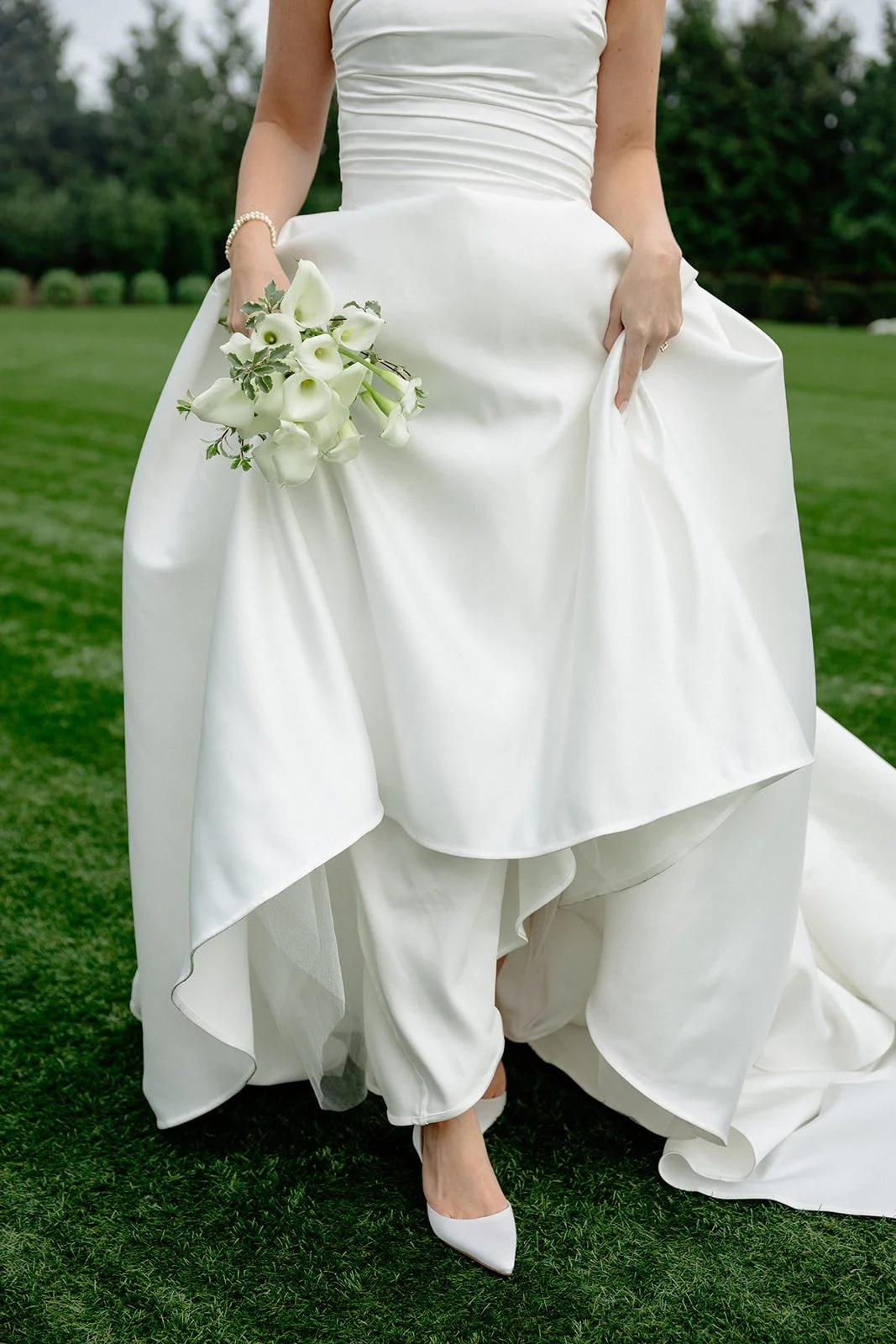 Artistic Bridal Bouquet Moment | Tilling House