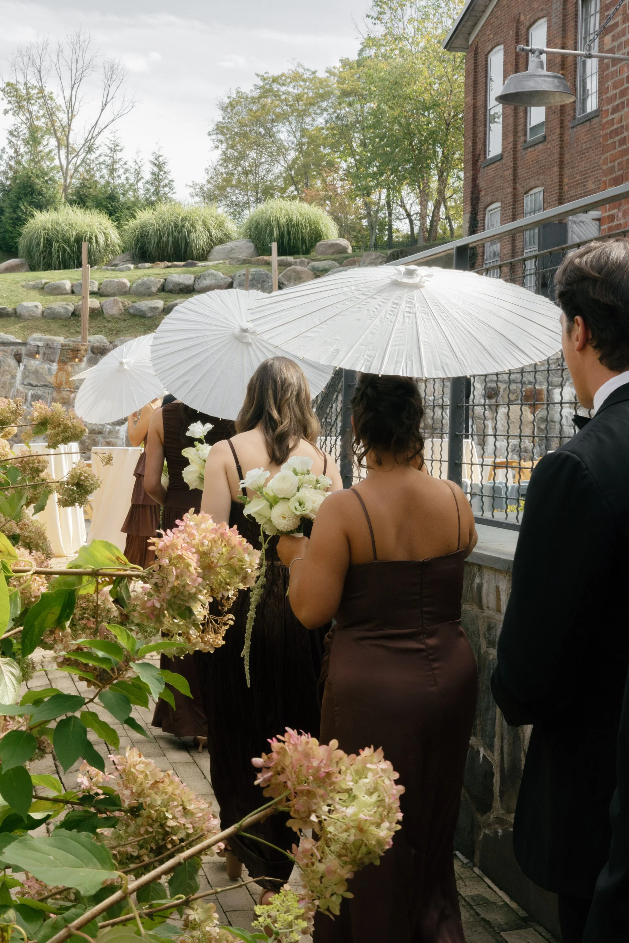 Bridesmaids with Hydrangea and Parasols | City Winery Wedding