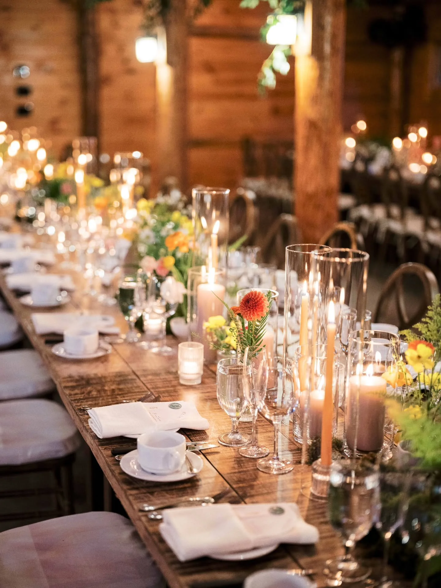 The moment the doors opened. ✨️

This tablescape at @thechatwallodge was designed to feel like stepping into a secret garden - abundant, romantic, completely immersive. Every detail was intentional, from the ikebana floral pieces to the bespoke moss 