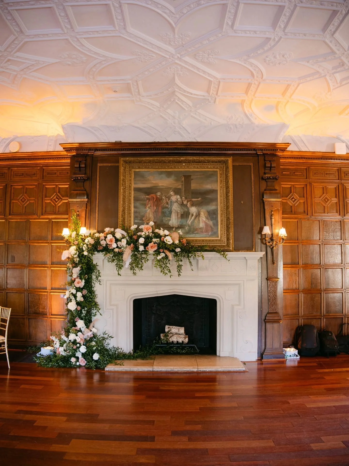 De Seversky has a way of setting the bar before you even walk in the door. We wouldn't have it any other way.

Every design choice here was made in conversation with the architecture, the light, and what this couple wanted to feel when they walked in