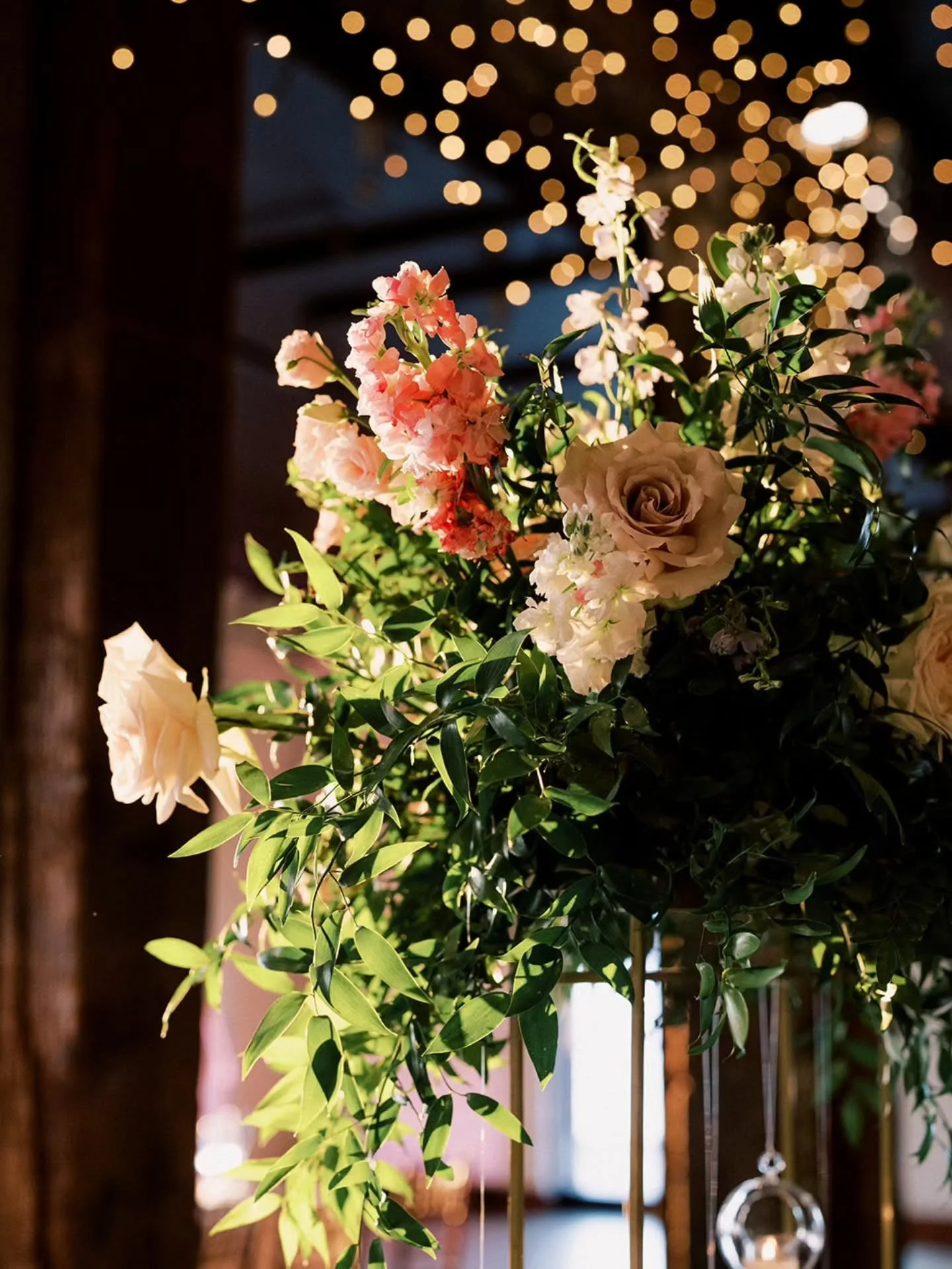 Golden hour at @libertywarehouse does something to color that no other light quite matches; warm, low, and magical.

This centerpiece was designed with that light in mind, built to hold its own against the room's industrial-chic backdrop and water vi