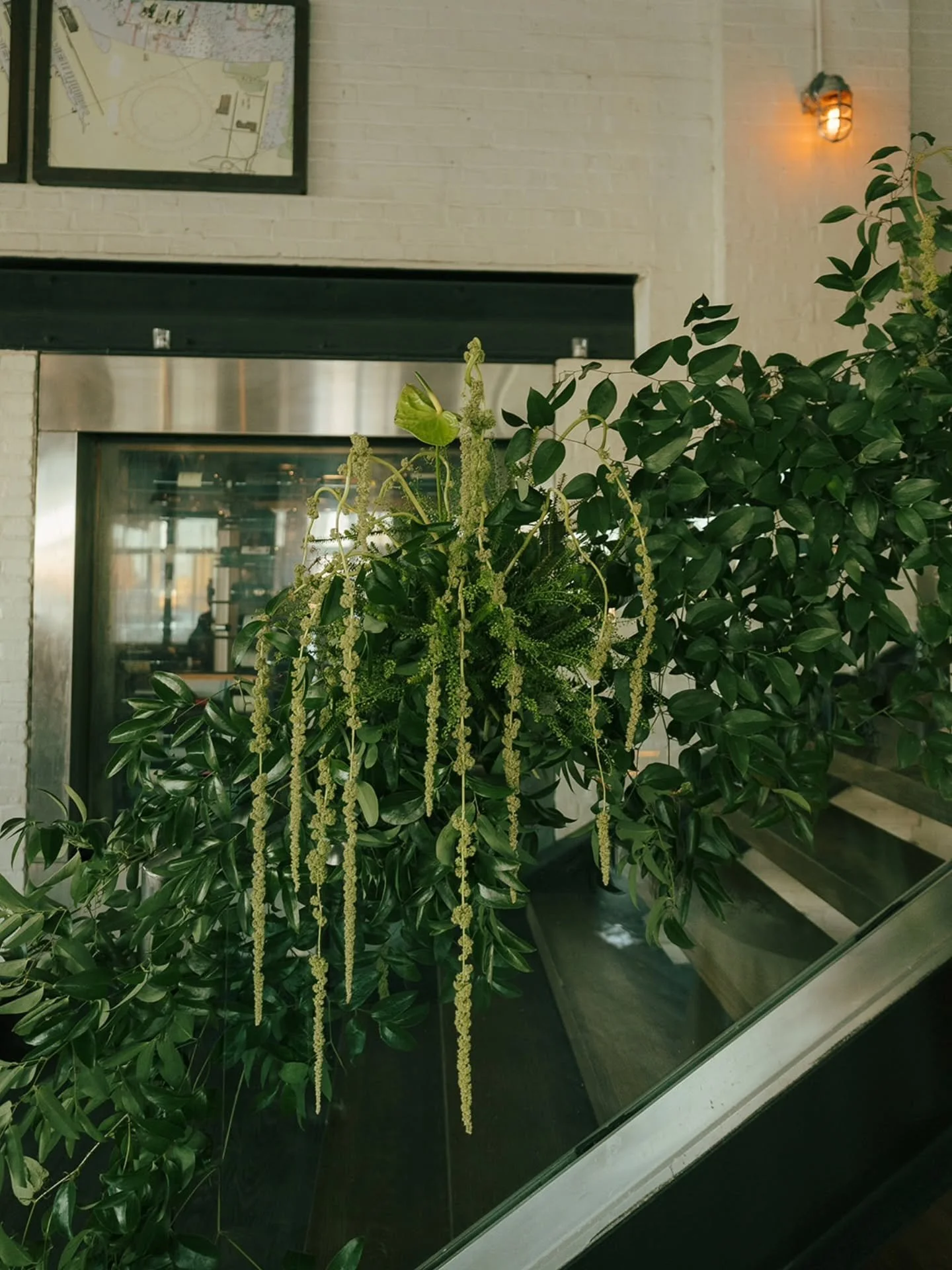 A celebration at @battellojc designed around the space's industrial-meets-romantic character. Full gallery and details are saved to our Real Weddings highlight. Professional photos by @mollymeetsmagic

#apetaltopeddle #njweddingflorist #battelloweddi