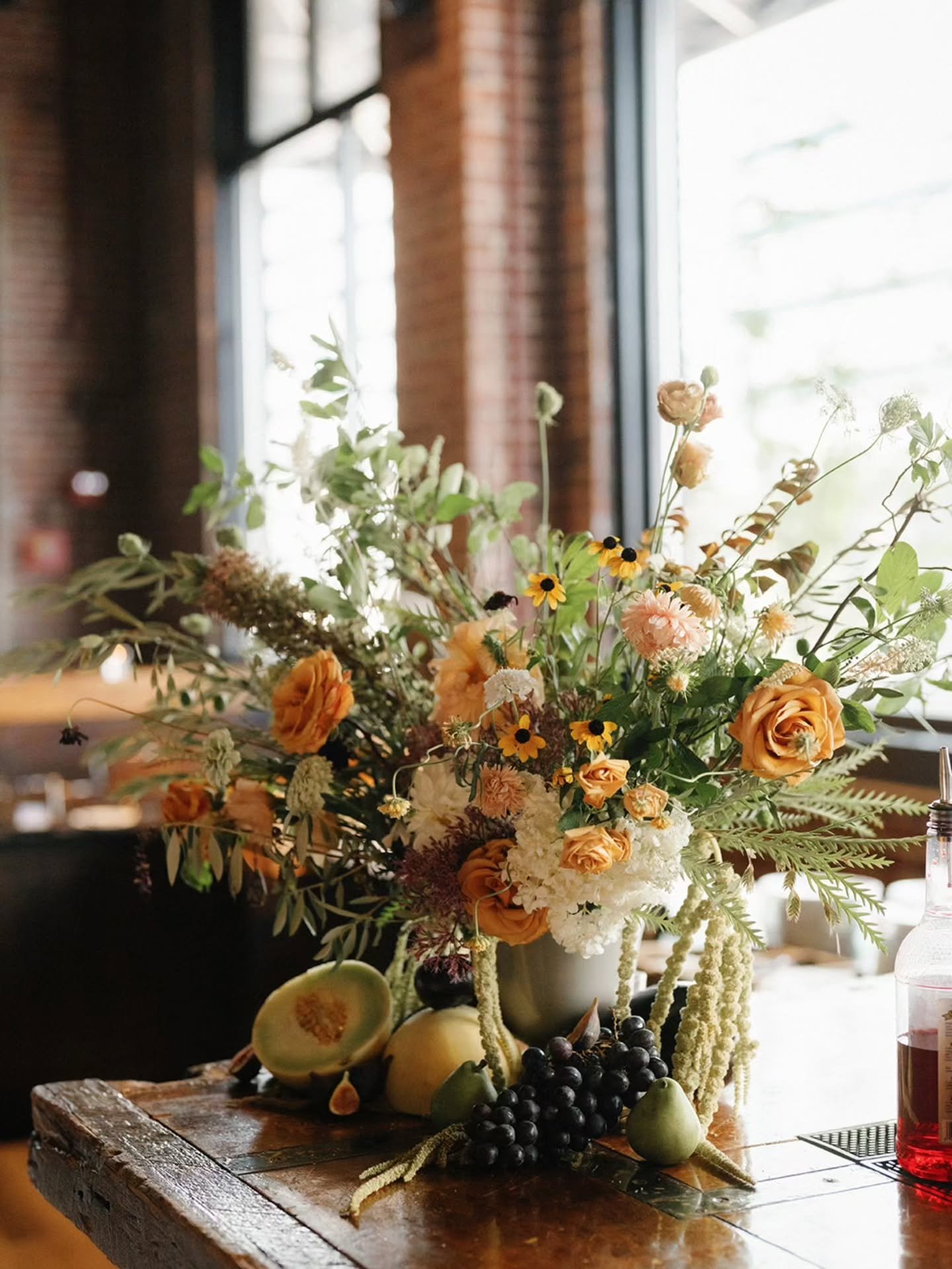 Texture, color, and restraint. That's the whole philosophy in one arrangement.

#apetaltopeddle #floralfriday #botanicalweddingdesign #paweddingflorist #sustainableweddingflorist