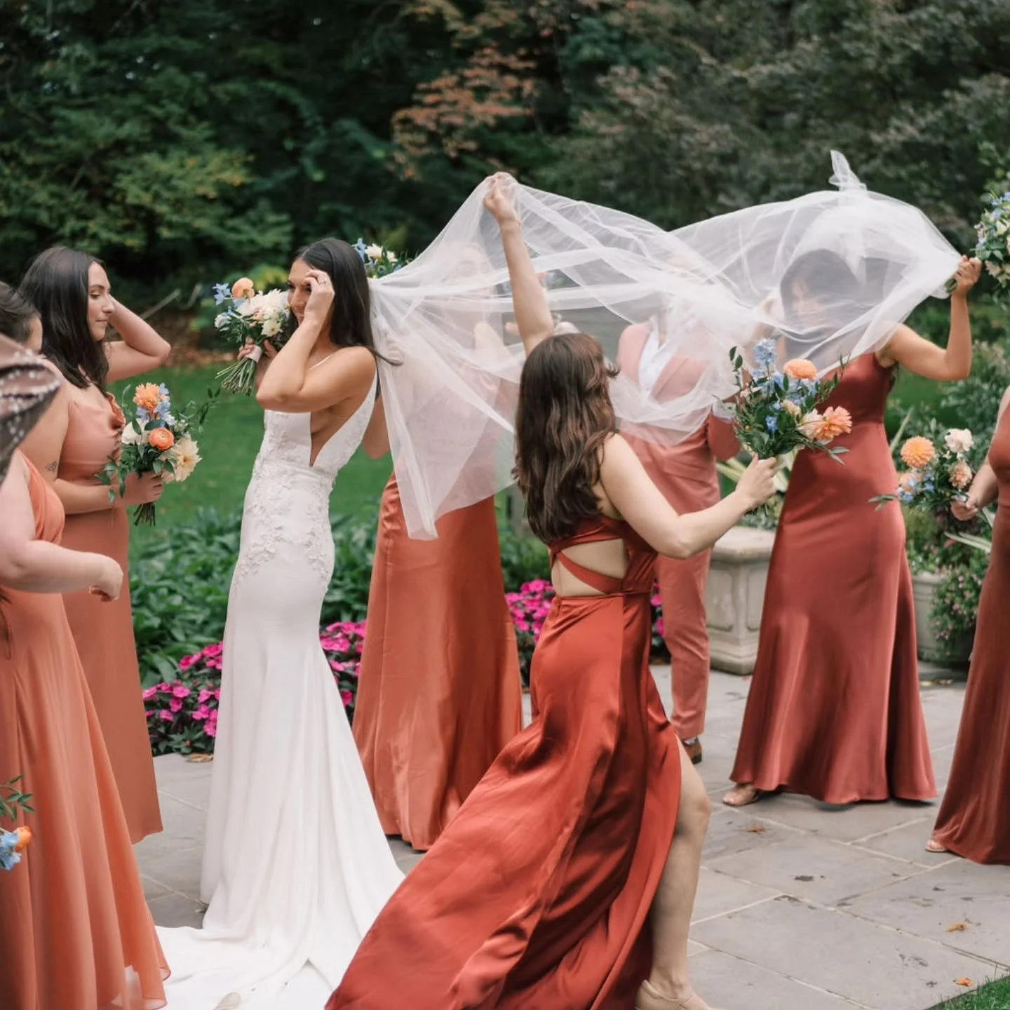 Girls will be girls 😉
. 
.
.
👰&zwj;♀ @mollyjbarth
🤵 @nickstarter 
📍 @reevesreedarboretum 
🍕 @portamontclair
📋 @theweddingplanandcompany 
📸 @petalandglass 
📹 @fyviefilms 
💋 @beautyonlocationnj 
💌 @the_gold_edit
.
.
.
#arboretumwedding #reeve