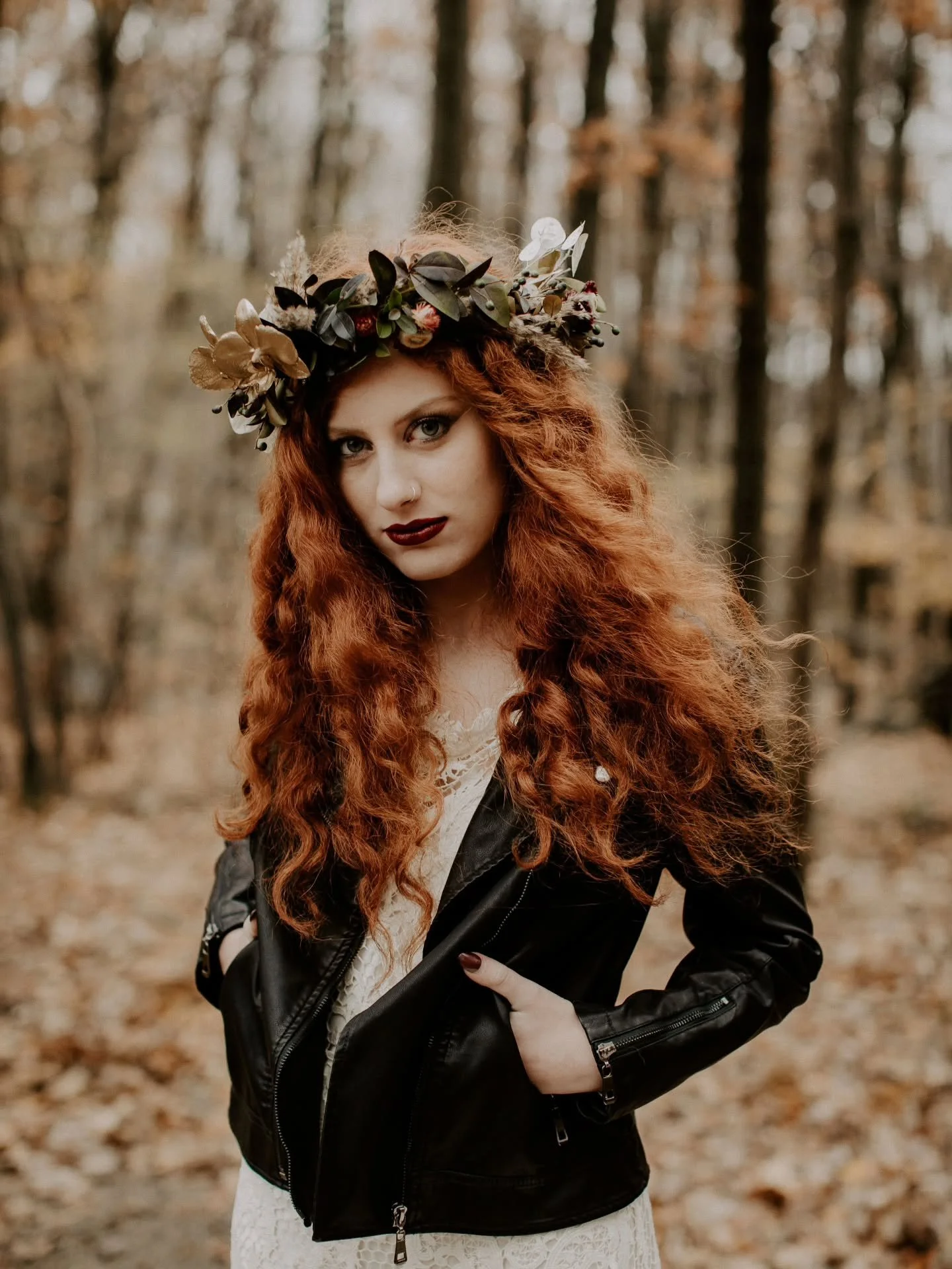 Where my witchy girlies at?! 🔮

Vendor Team:
📍 @rockislandlakeclub
📋 @_enchantedallureevents 
🥀 @apetaltopeddle 
✒️ @writeprettyforme 
📸 @kaleighraephoto 
💋 @reveriebeauty.nyc 

#moodywedding #witchywoman #fallweddings #rockislandlakeclub #spar