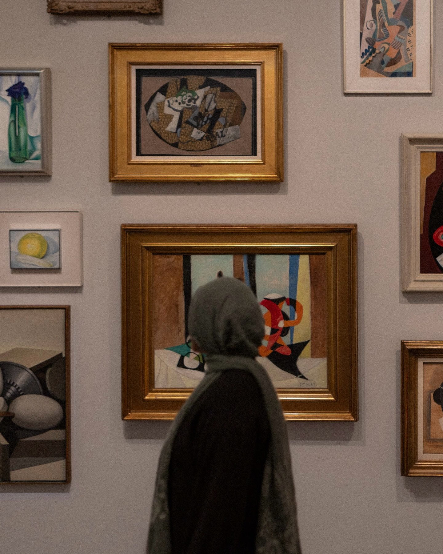 the photographer friend at a museum

also, i would love to do a couples shoot in an art museum one day