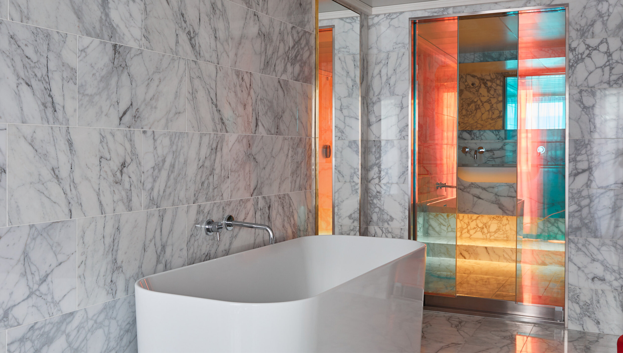 IMG-STE-massive-suite-architectural-interior-bathroom-v1-01-S22_063-3000x1700.jpg