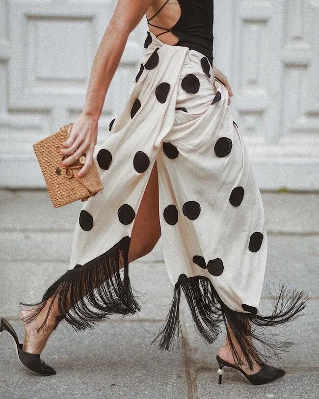 El street style se viste con lunares (en blanco y negro).jpeg