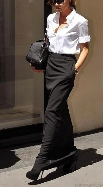 Amo las camisas blancas con falda.jpeg