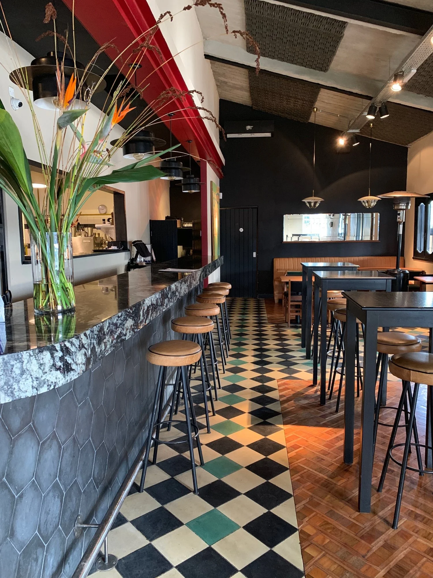 Asencio Bar, una opción de civil