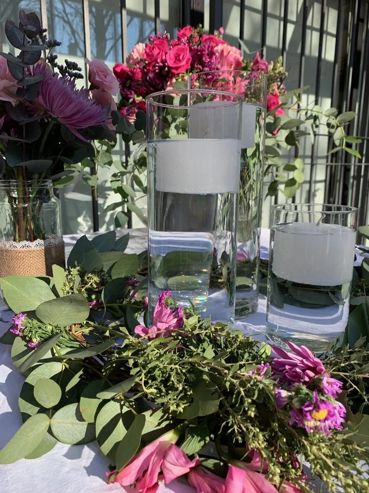 velas, flores y vidrio