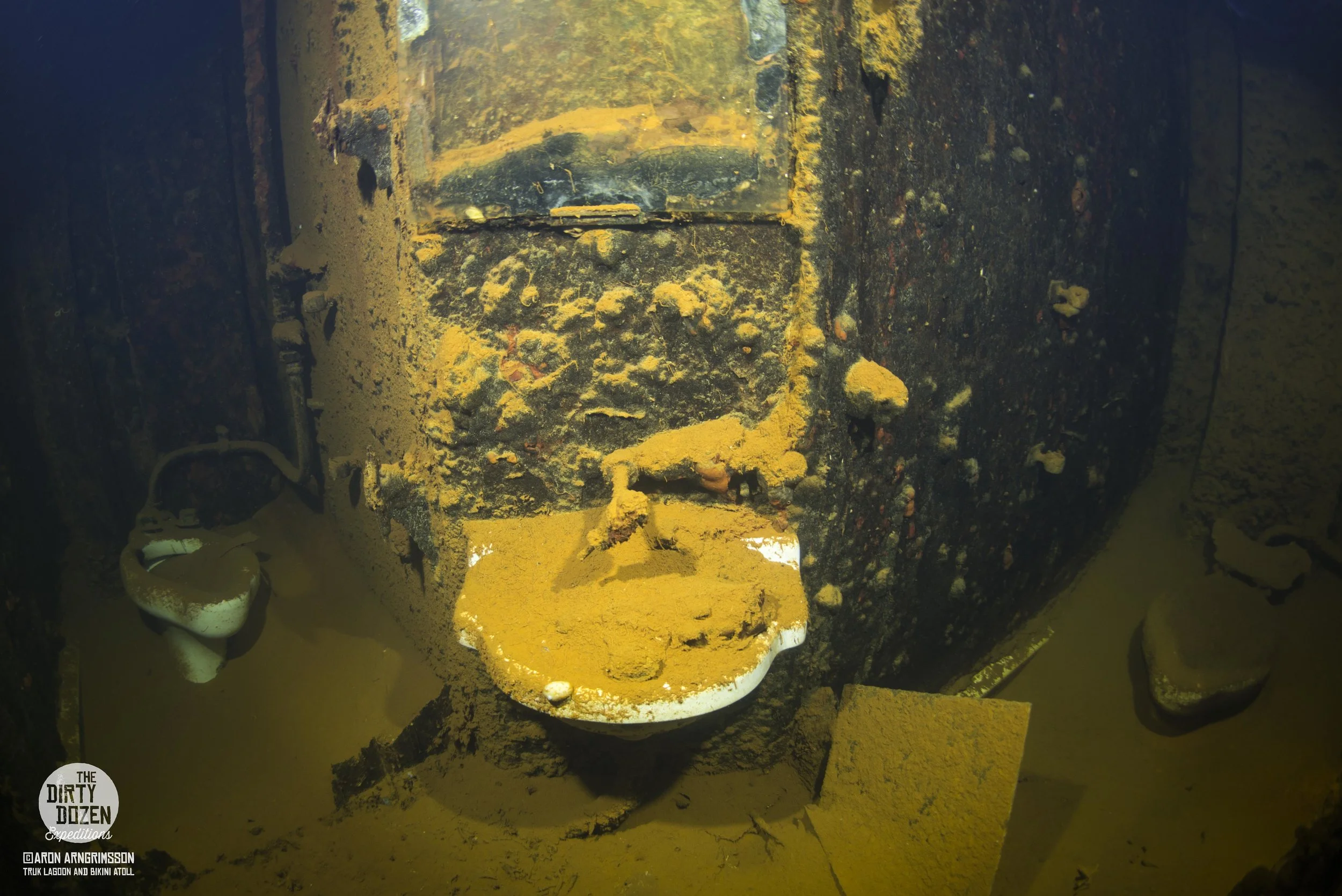 26Aikoku Maru Toilets.jpg